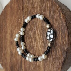 B2417 wire wrap silver, pearl, and black beaded‎ bracelet
